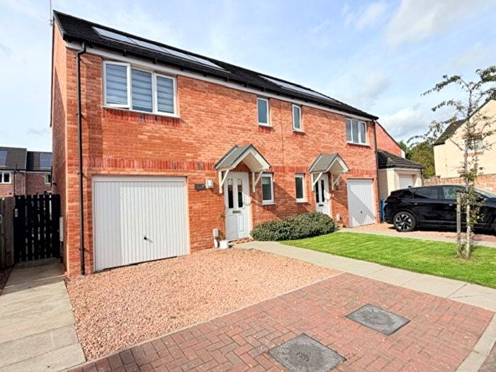 3 Bedroom Semi-Detached House For Sale In Flax Mill Grove, Glenrothes, KY7