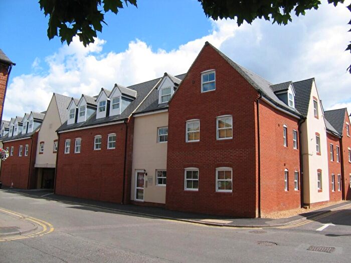 1 Bedroom Terraced House To Rent In Wellington Street, Bedford, Bedfordshire, MK40