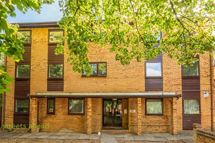 1 Bedroom Flat For Sale In Auckland Road, London, SE19