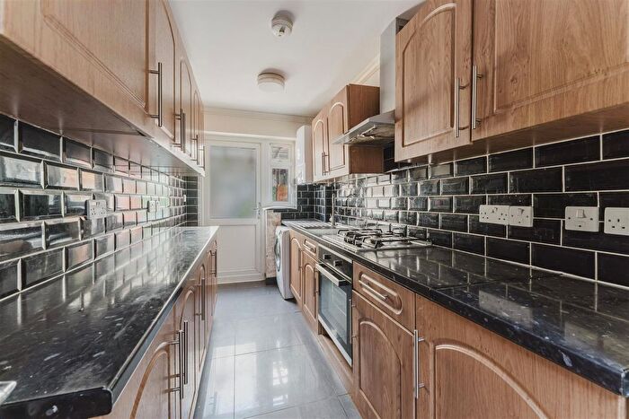 4 Bedroom Terraced House For Sale In Berkeley Avenue, Hounslow, TW4