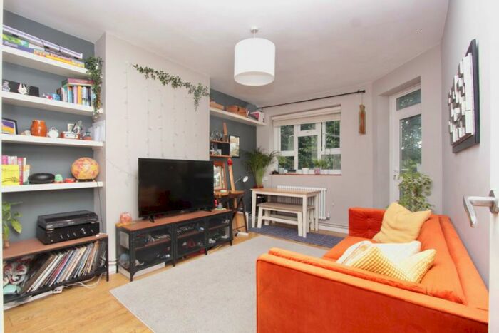 1 Bedroom Flat To Rent In Defoe Road, Stoke Newington, London, N16