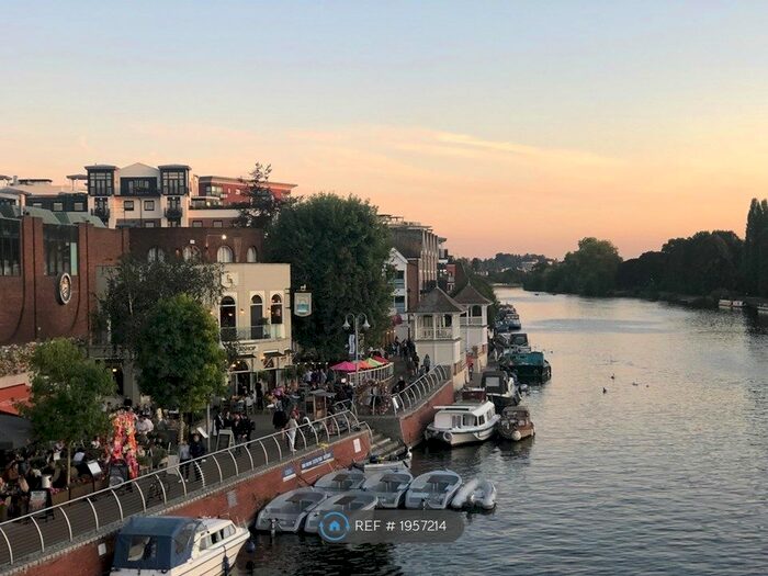 2 Bedroom Flat To Rent In Maple House, Surbiton, KT6