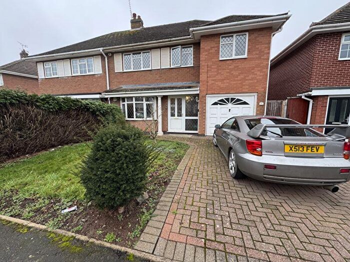 4 Bedroom Semi-Detached House For Sale In Bladon Close, Nuneaton, CV11