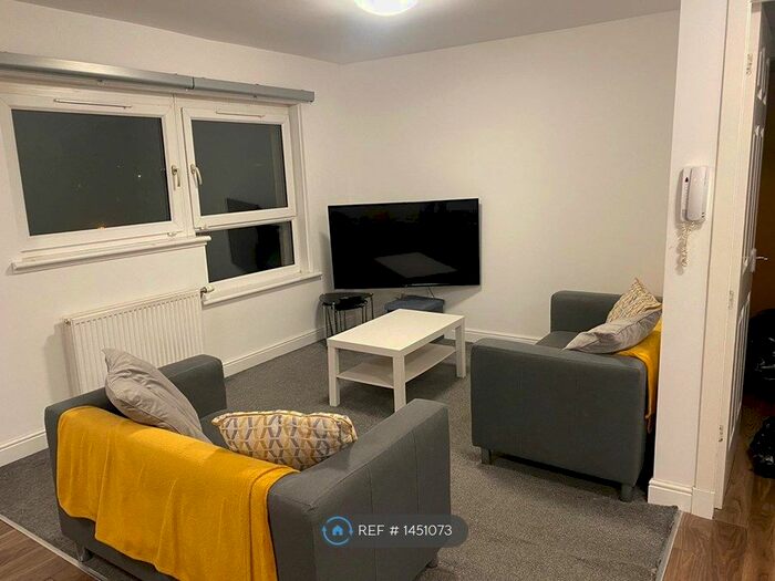 3 Bedroom Flat To Rent In Ark Lane, Glasgow, G31