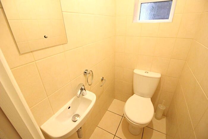 4 Bedroom House To Rent In Bovingdon Avenue, Wembley, HA9
