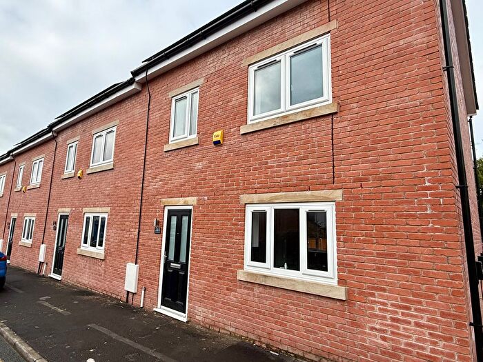 3 Bedroom Town House To Rent In Whiteacre Road, Ashton-Under-Lyne, OL6
