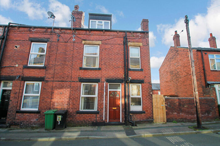 2 Bedroom End Of Terrace House To Rent In Nansen Avenue, Bramley, Leeds, LS13