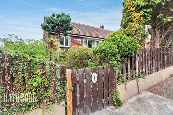 1 Bedroom Semi-Detached Bungalow For Sale In Snow Hill, Dodworth, S75
