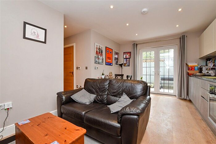 1 Bedroom Maisonette For Sale In Norwood Road, Effingham, Surrey, KT24