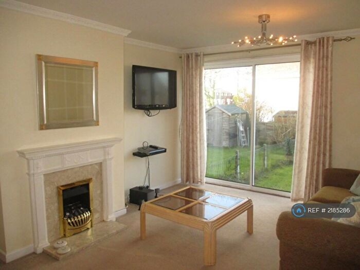 2 Bedroom Maisonette To Rent In Links Drive, Tilehurst, Reading, RG30