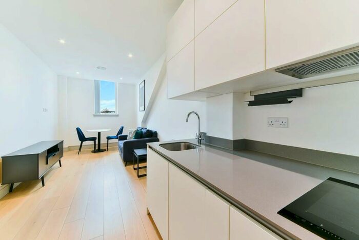 2 Bedroom Flat To Rent In Broad House, Imperial Drive, Harrow, Middlesex, HA2