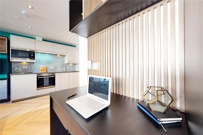 Apartment To Rent In Apt, South Parade #, LS1