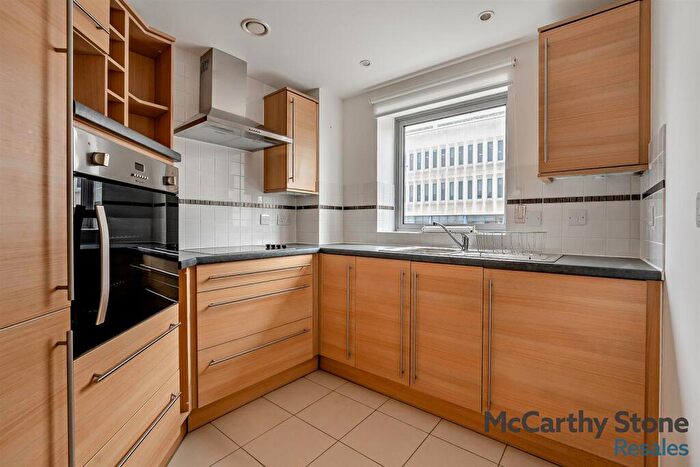 1 Bedroom Apartment For Sale In Corbett Court The Brow, Burgess Hill, RH15