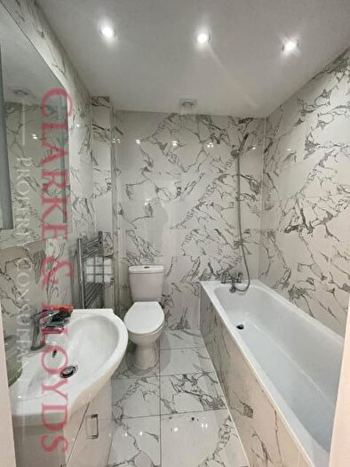 2 Bedroom Flat To Rent In Crown Road, Ilford, IG6
