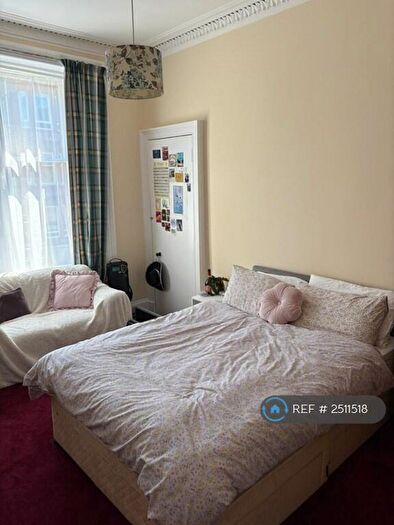 4 Bedroom Flat To Rent In Queen Margaret Drive - Hmo, Glasgow, G20