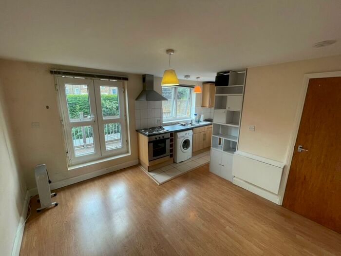 Studio To Rent In Hornsey Road, Archway, N19