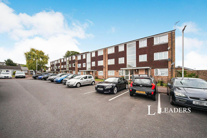 2 Bedroom Flat To Rent In Linden Close -, LU5