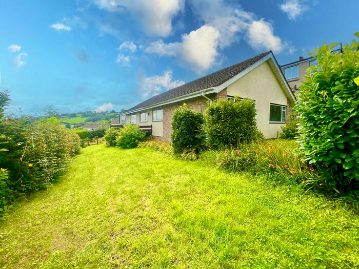 3 Bedroom Detached Bungalow For Sale In Fallowfield, Blagdon, BS40