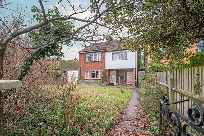 4 Bedroom Detached House For Sale In Sandy Lane, Richmond, TW10