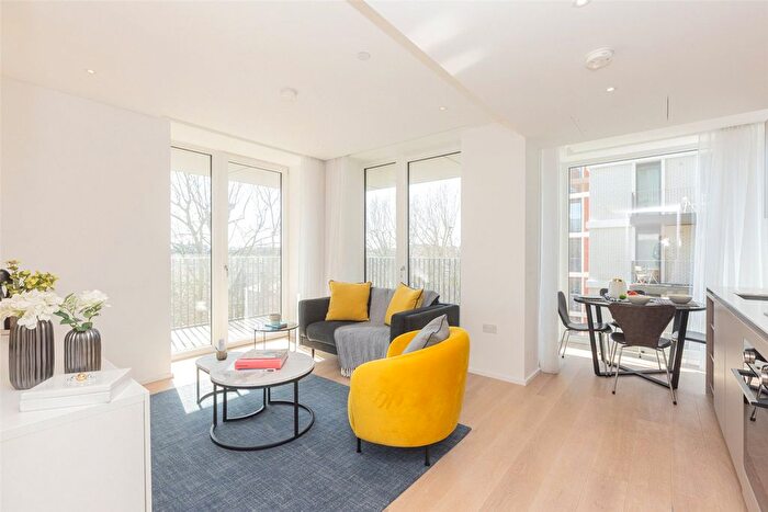2 Bedroom Flat To Rent In York Place, London, SW11