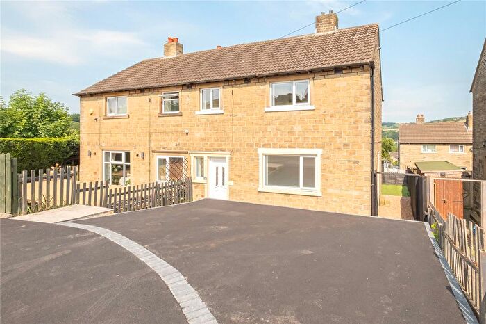 3 Bedroom Semi-Detached House For Sale In The Ridgeways, Linthwaite, Huddersfield, HD7
