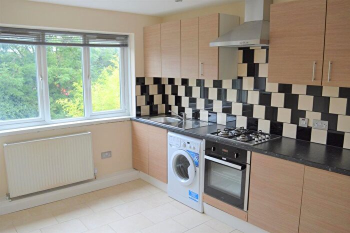 2 Bedroom Flat To Rent In Walnut Tree Road, Heston, TW5