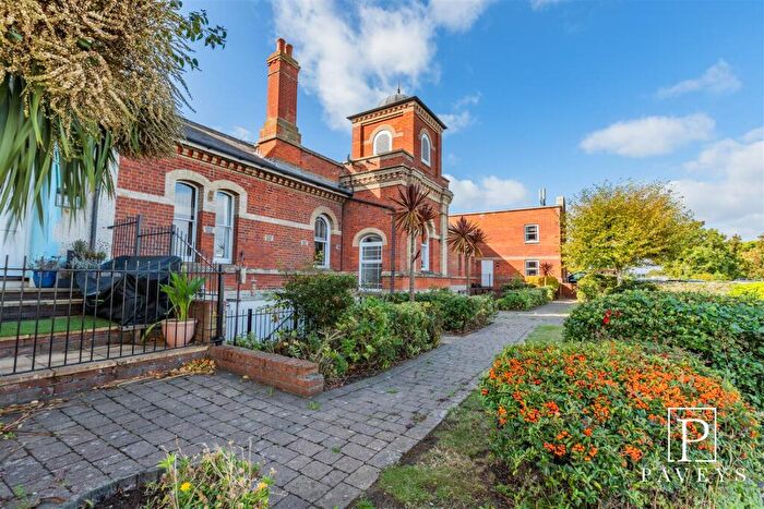 2 Bedroom Flat For Sale In Woodberry Way, Walton On The Naze, CO14