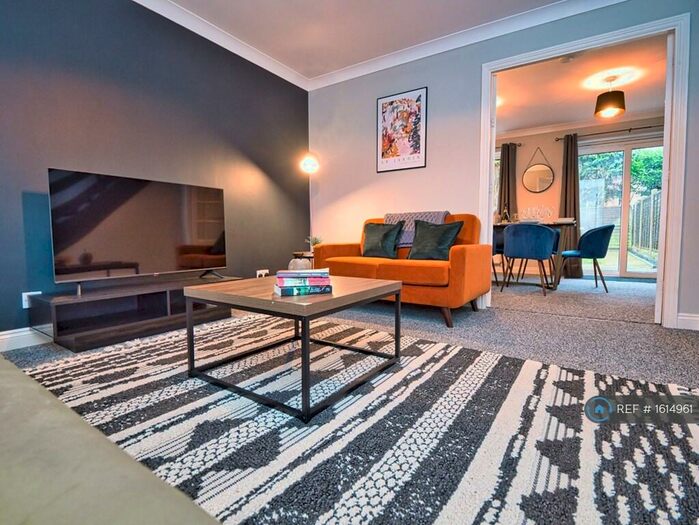 4 Bedroom Semi-Detached House To Rent In Osler Street, Birmingham, B16