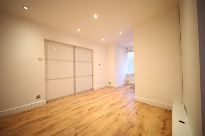 1 Bedroom Flat To Rent In Winchmore Hill Road, London, N21