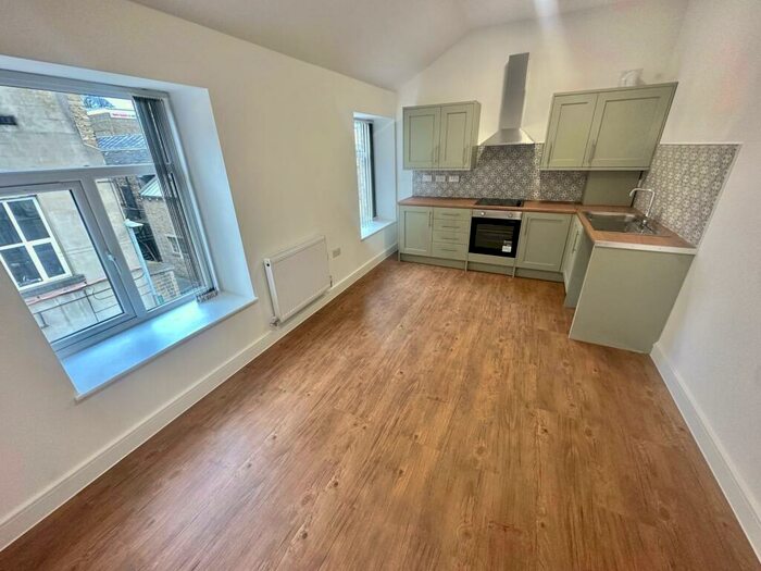 2 Bedroom Apartment To Rent In Bay Hall Common Road, Huddersfield, HD1