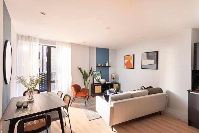 1 Bedroom Flat For Sale In Middle Road, London, W7
