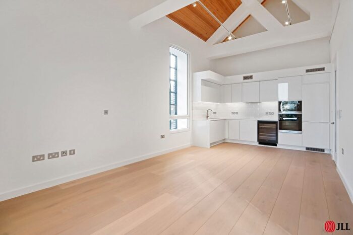 2 Bedroom Flat To Rent In Bellwether Lane, London, SW18