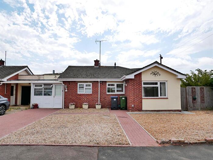 2 Bedroom Detached Bungalow For Sale In Luckett Way, Calne, SN11