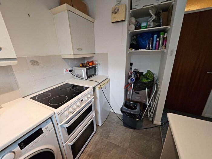 1 Bedroom Flat To Rent In Paddock Close, Bristol, BS32