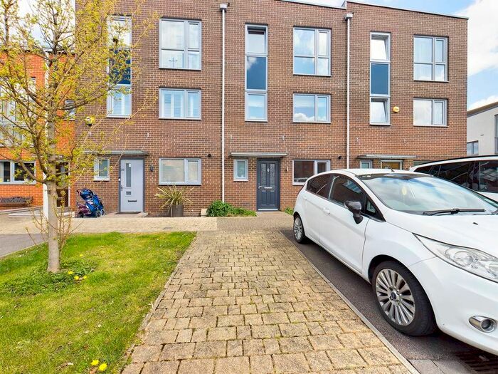 4 Bedroom Terraced House To Rent In Vimy Drive, Dartford, DA1