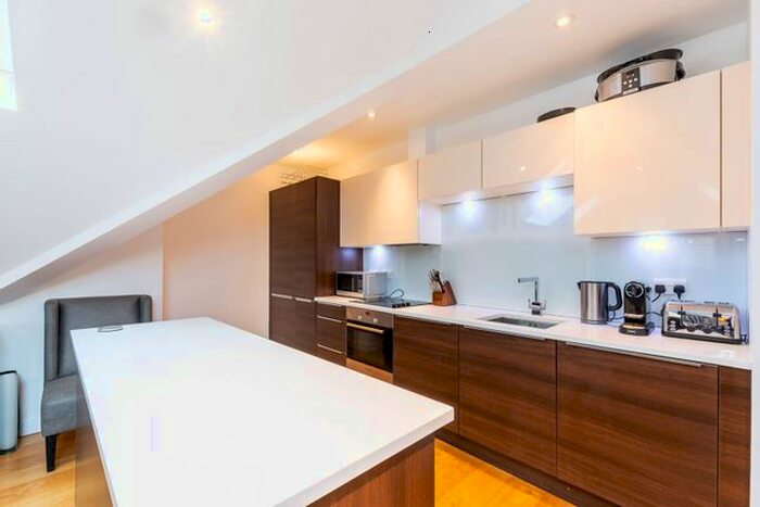 3 Bedroom Flat To Rent In Manor Road, Ealing, London, W13