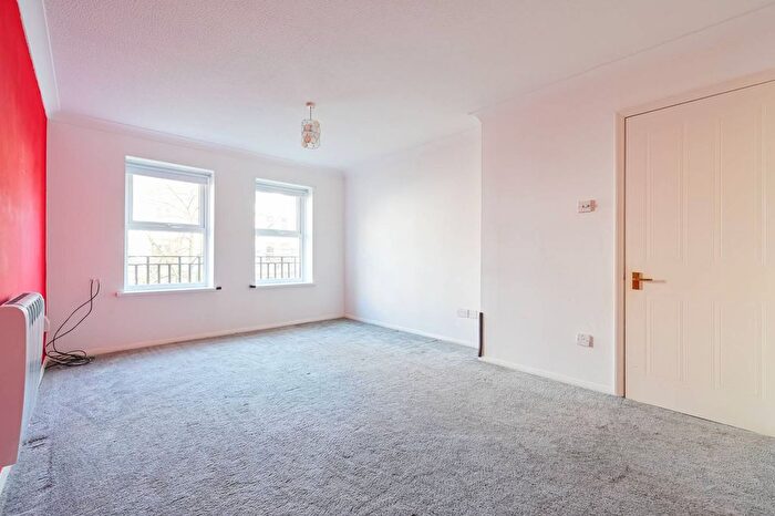 2 Bedroom Flat For Sale In Aaron Hill, Beckton, London, E6