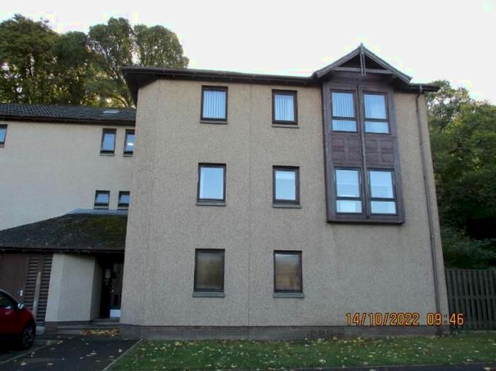 2 Bedroom Flat To Rent In Millburn Court, Inverness, IV2