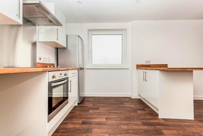 2 Bedroom Flat To Rent In Parkwood Rise, Keighley, West Yorkshire, BD21