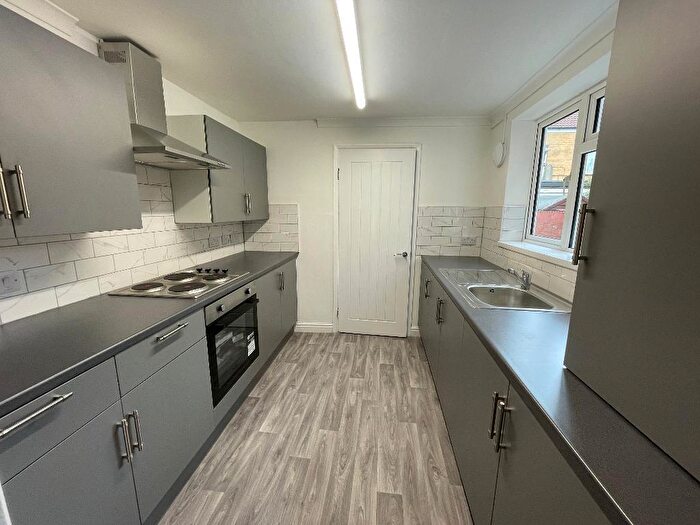 3 Bedroom End Of Terrace House To Rent In Ivydene Villas, Estcourt St, Hull, HU9