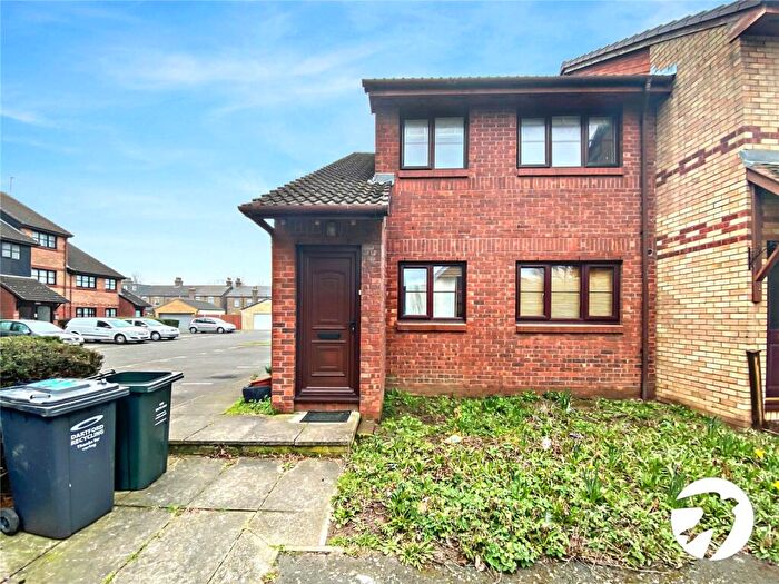2 Bedroom Maisonette To Rent In Humber Road, Dartford, DA1