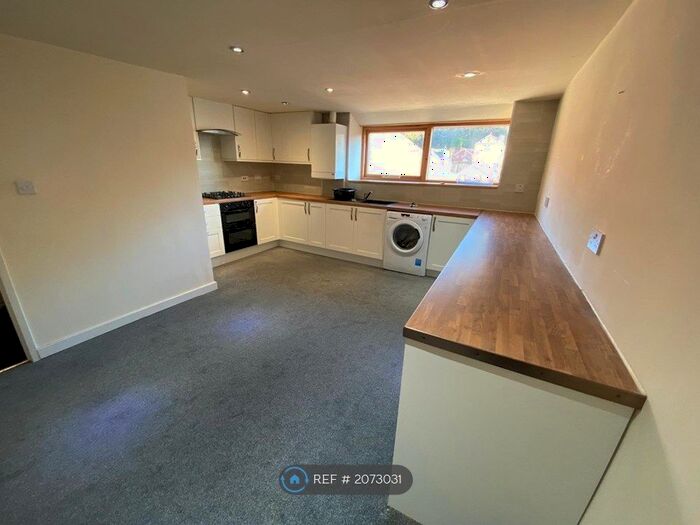 2 Bedroom Flat To Rent In Ferguson House, Neath, SA11