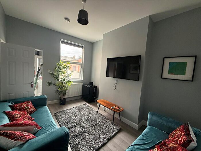 House To Rent In Queens Street, CH1