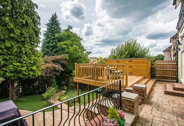 2 Bedroom Flat To Rent In Bramley Road, Cheam, SM2