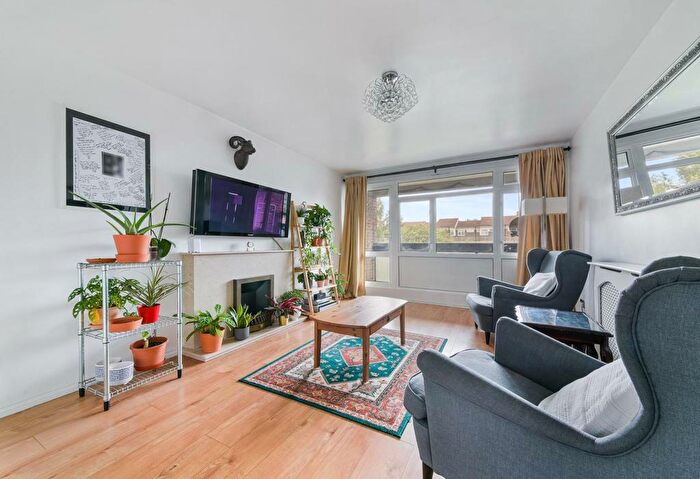 2 Bedroom Apartment To Rent In Gavestone Road, London, SE12