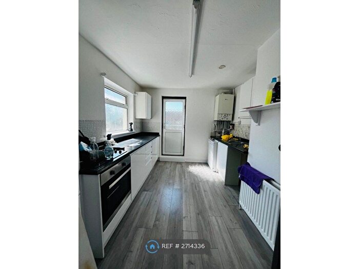 3 Bedroom Flat To Rent In Chesterton Lane, Cirencester, GL7