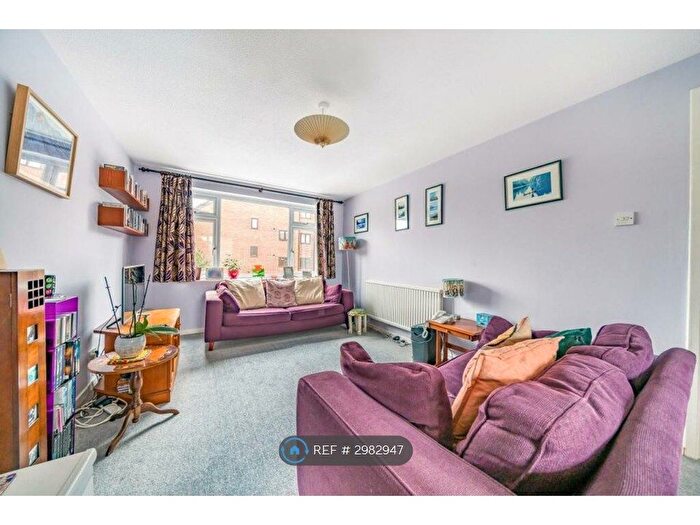 2 Bedroom Flat To Rent In Beaconshaw, Bromley, BR1