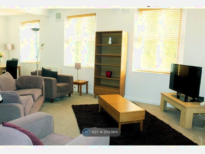 2 Bedroom Flat To Rent In St. Gabriels Manor, London, SE5