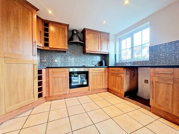 2 Bedroom Flat To Rent In Dingle Close, Radcliffe, M26