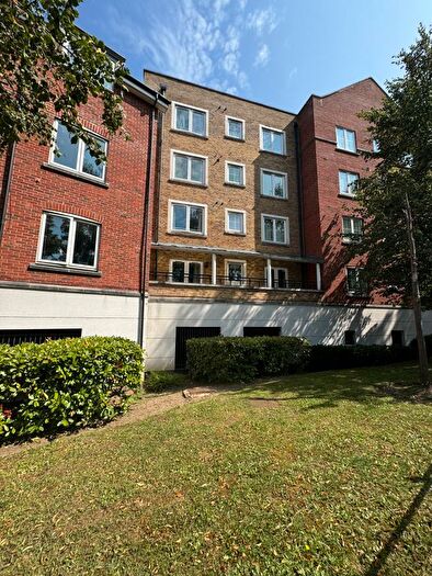 2 Bedroom Flat To Rent In Iliffe Close, Reading, RG1